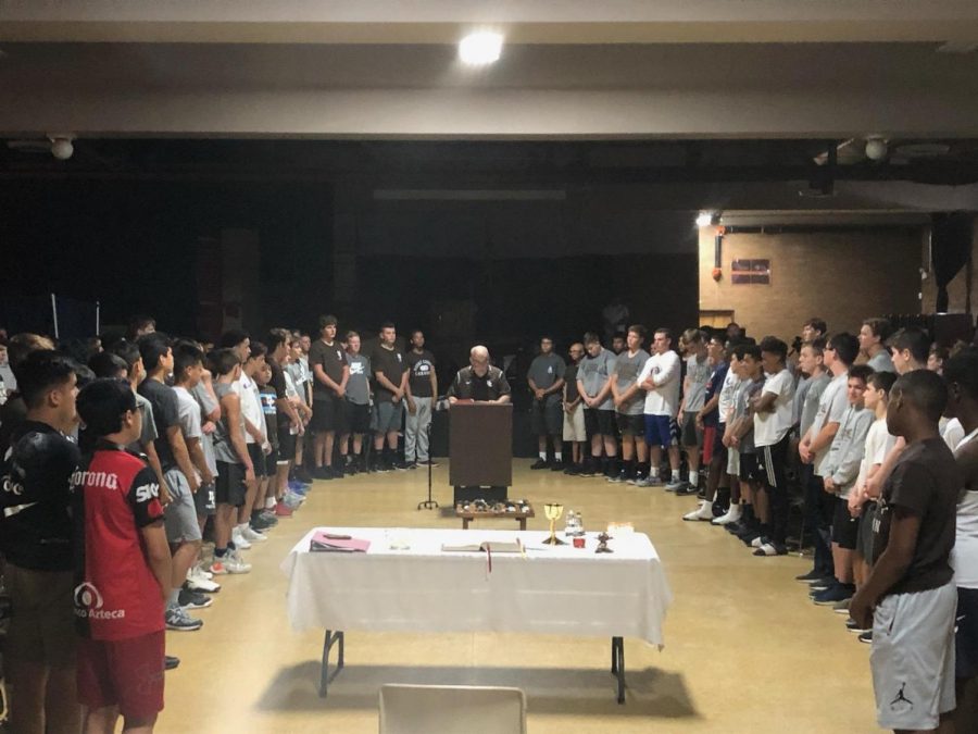 Class of 23 receive scapulars at frosh overnight